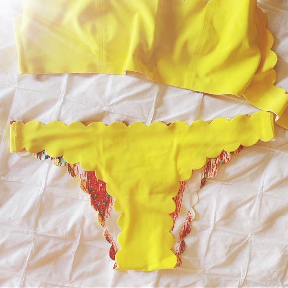 NEW♥️ $180 PILYQ REVERSIBLE WAVE YELLOW SCALLOPED BANDEAU HALTER BIKINI SET S/M - Picture 4 of 8